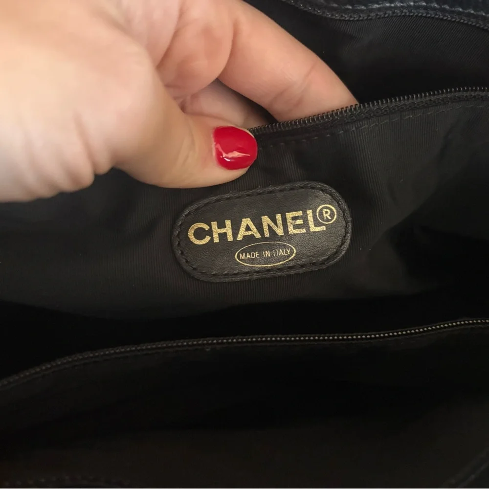 Authentic CHANEL black Caviar leather timeless Dome tote - Picture 16 of 16